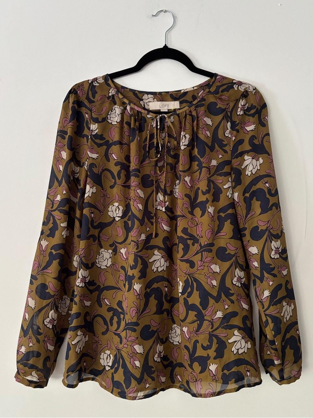 Ann Taylor LOFT Womens Blouse Small Olive Floral Tie Neck Keyhole Long Sleeve
